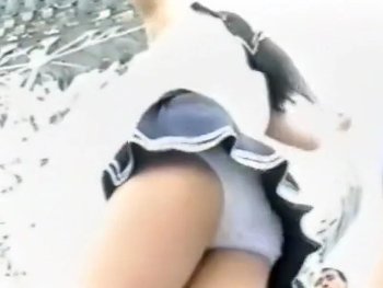 【盗撮動画】純白アンスコチアガールさん、ものすごいアングルで撮られてしまう・・・