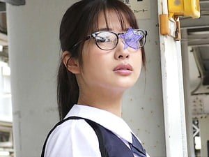眼鏡美少女JKを電車痴漢して種付け＆トイレで追撃強姦【水谷あおい 逆さ撮り ヤバイやつ ロリ 女子高生】