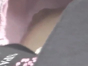 【盗撮動画】高所から見下ろす撮影で浮きブラギャルの乳首GETの決定的瞬間！胸チラ盗撮も捨てたもんじゃない