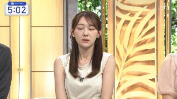 【画像】森山みなみアナ　ノースリーブで胸を寄せる！！【GIF動画あり】
