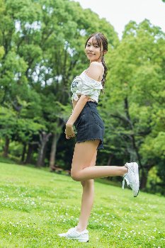 【画像】柊宇の写真集、おっぱいの迫力がエグすぎてヌード目前www