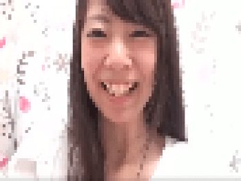 【可愛い四つん這いポーズ】ケツ毛生えた美女がタンポン挿れたまま排便中（自撮り撮影）