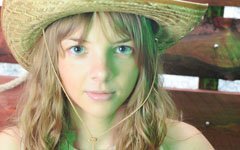 銃をもつ可愛いロシアン少女のヌード画像19枚！半裸のカウボーイ姿は反則だぜｗ