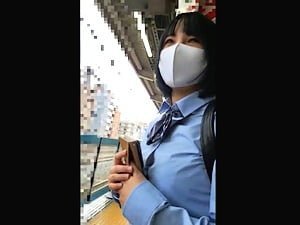 ムチムチ優等生JKを電車痴漢しておっぱい揉んで尻コキでザーメン発射【電射 逆さ撮り ヤバイやつ ロリ 女子高生】