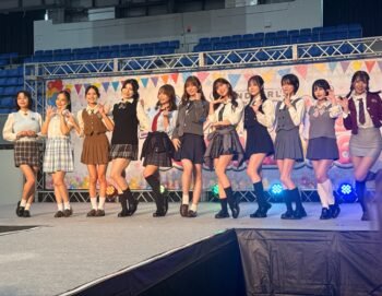 【画像】人気AV女優達がJKコスプレで夢の共演wwwwwwwwwwww