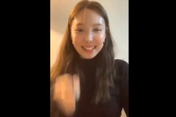 『動画』美女がビデオチャット中 “エア手コキ”してるwwwwこれはヌイてまうわ