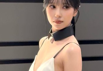 TWICEミナ、乳首ポッチおっぱいがエロい！胸元ギリギリドレスでお胸露出しまくりｗｗｗ