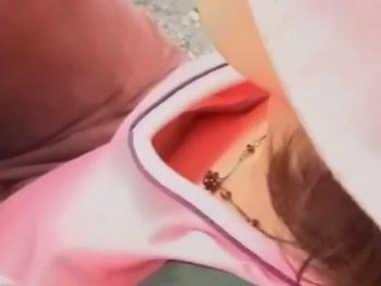 【胸チラ盗撮】ガチ素人女子の乳首がお宝レベルに見えてしまう現象、まだ誰にも説明できない...