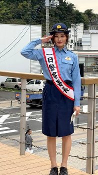 【画像】佐々木莉佳子の婦人警官姿ｗｗｗｗｗｗｗｗｗｗｗｗｗ