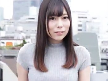 【フェラ】可愛い顔して露出好きの美女がビルの屋上でおっぱい晒して口愛抜き奉仕