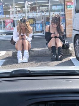 【画像】ギャルのパンチラ