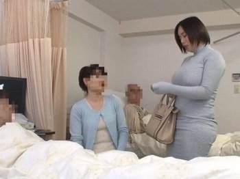 患者たちが皆振り返るほどのデカパイ！見舞いに来てくれたデカ乳おばさんに抜かれる近親相姦ｗ