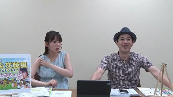 【画像】冨田有紀アナ　二の腕に日焼け止めを塗っていたら肩紐がはみ出してしまったハプニング！！【GIF動画あり】