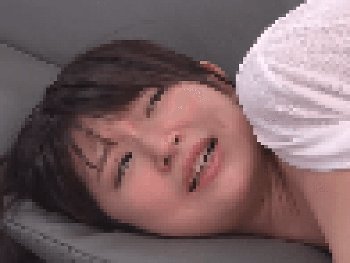 【羞恥プレイ】美巨乳が輝いている可愛いＡＶ女優さんの肛門に液体を注入した結果・・・（恥じらう瞬間）