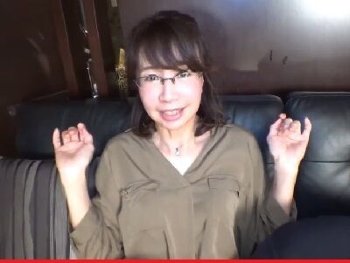 【素人妻】 怒涛の230分！超官能的眼鏡熟女、レイコのすべてをご覧ください。