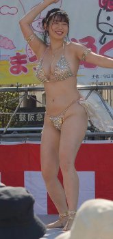 【動画】町内会の祭りの女子大生サンバダンサー、「ちょうどいい」すぎるｗｗｗｗｗｗ