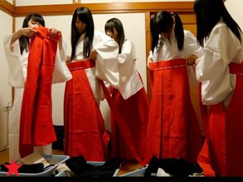 【幼き乱交】 罰当たりすぎる、パイパン巫女達の猥褻課外授業。
