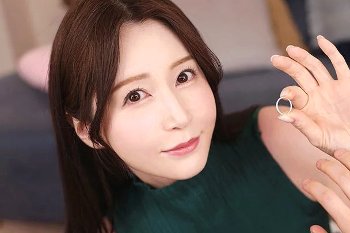 佐々木あき VR｜妻の姉の淫語誘惑…嫁が近くにいるのに甘い囁きに負けた僕