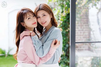 小沢菜穂／美乃すずめ「若手新入社員を奪い合うW女上司」画像・サンプル動画