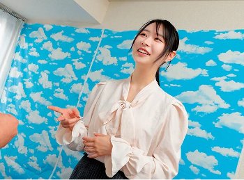 【女教師×筆下ろし】野球拳の勝負に負けたスレンダー女先生が生徒の前で破廉恥な姿を露わに！