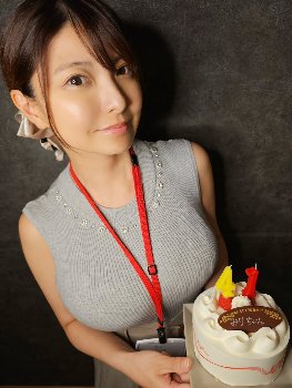 【画像】42歳の胸とは思えん、育ちすぎててワロタ