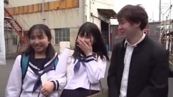 「素人動画」通り過ぎる視線を背中に感じながらマジックミラー号で高校生カップルがガチ生挿入を繰り返す宴