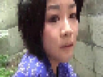 【色気満点】浴衣で排便中な美女のパンツ染みに勃起不可避・・・（屋外排泄映像）