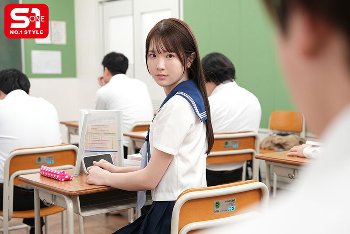 こんな清楚な見た目で超変態！刺激を求める彼女は、授業中でも隠れてオナニーするし、僕を校内どこにでも呼び出しマンコを差し出してくる。 白上咲花